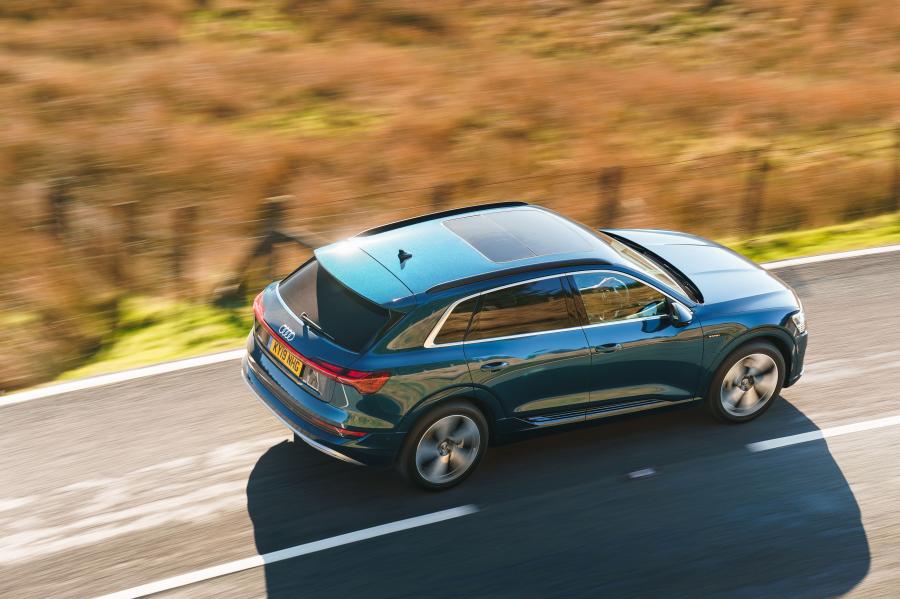  Audi e-tron 55 Quattro 2019 года  (UK) (фото 31 из 40)